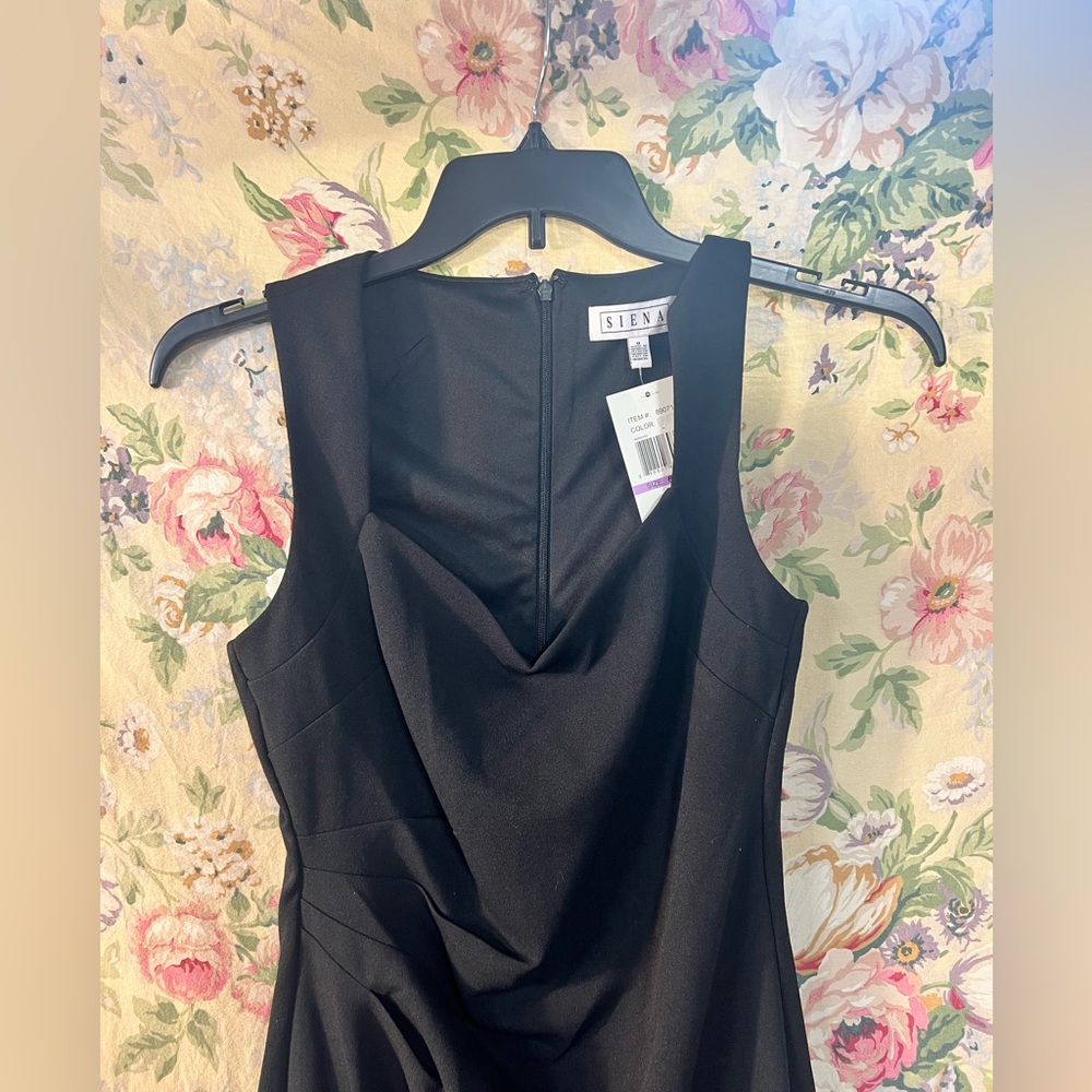 Elegant Black Sleeveless Mini Dress - Picture 3 of 12